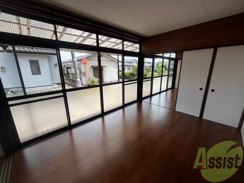 居室・リビング　６帖の洋室です。生活のメインとなる部屋ですね。