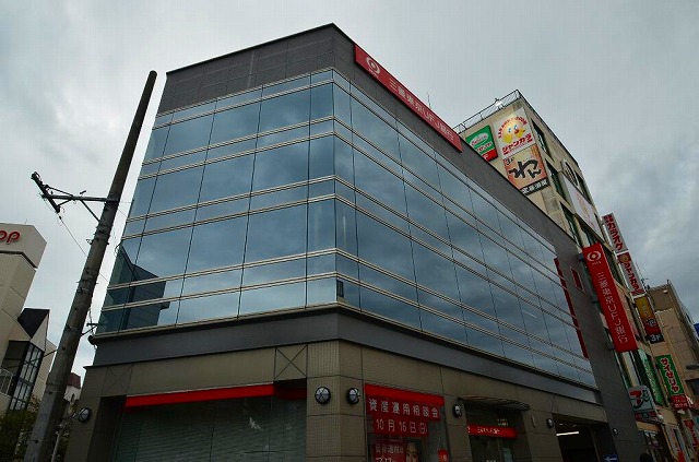 銀行　三菱UFJ銀行本山支店（銀行）まで297m