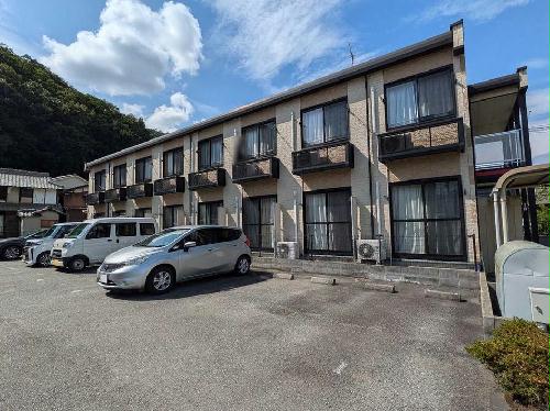 建物外観　南向き、日当たり良好です！周辺緑も多いです！