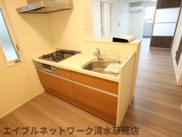 【静岡市清水区七ツ新屋のアパートのキッチン】