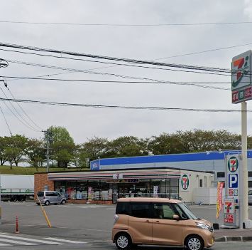 コンビニ　セブンイレブン（コンビニ）まで1218m