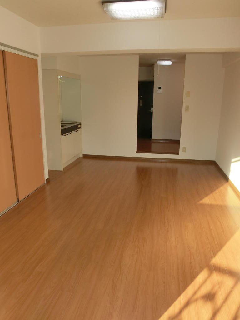 イーストウッドマンションの居間写真