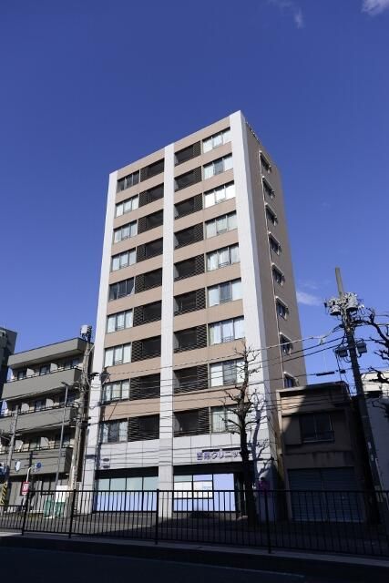 横浜市神奈川区西神奈川のマンションの建物外観