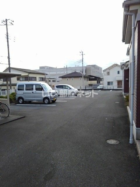 【富士宮市舞々木町のアパートの駐車場】