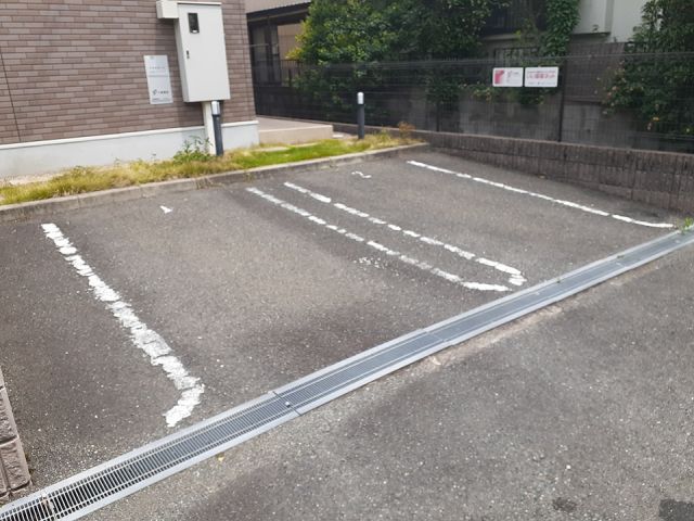 【枚方市宮之下町のアパートの駐車場】