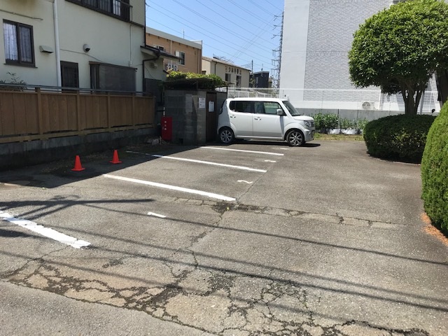 【青木マンションの駐車場】