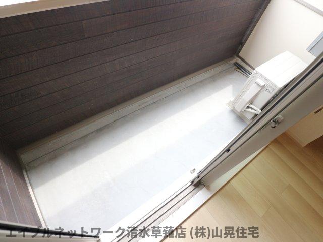 バルコニー　暖かな日差しのふりそそぐバルコニー