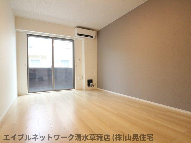 居室・リビング　こちらのリビングで趣味の時間をお楽しみください