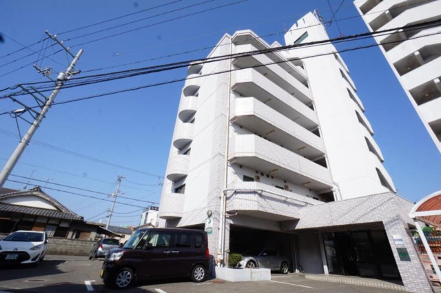 松山市和泉北のマンションの建物外観