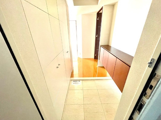 玄関　足元ライトがうれしいですね