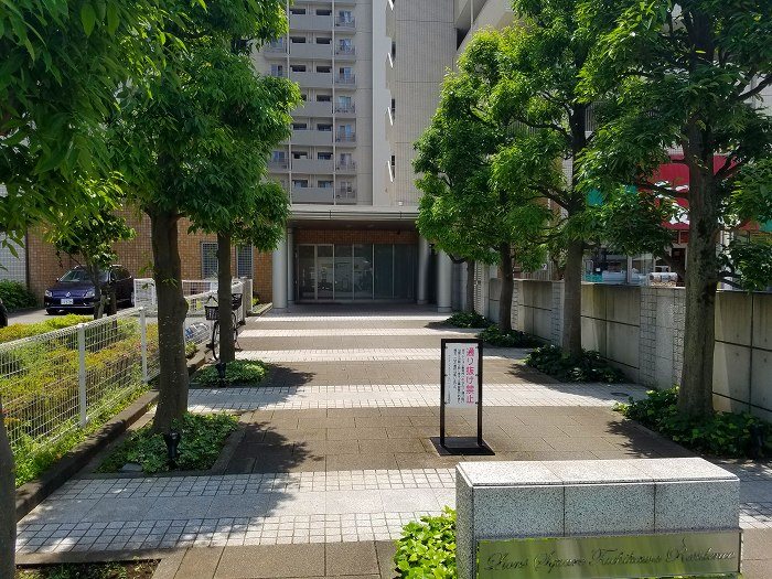 【立川市富士見町のマンションのエントランス】