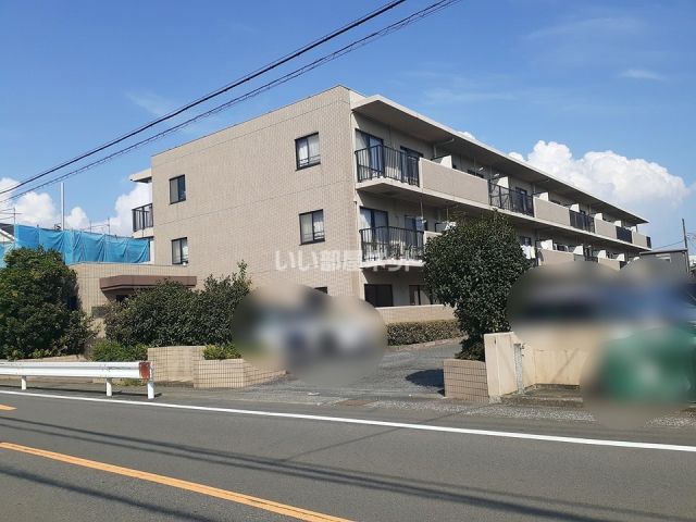 高座郡寒川町宮山のマンションの建物外観