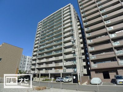 【ファミール錦町の建物外観】