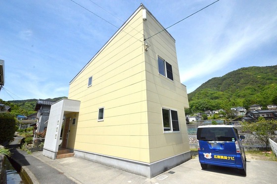 亀山９丁目貸家の建物外観