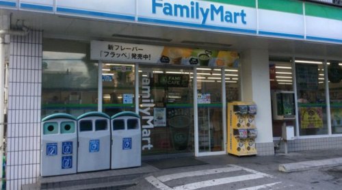 【プレミアムコート浦添勢理客のコンビニ】