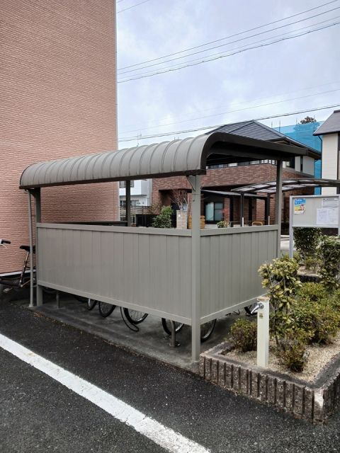 【グランシャリオＢの駐車場】