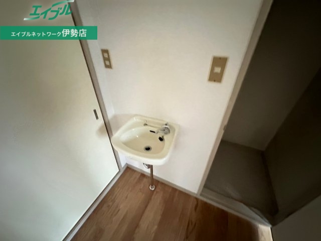 洗面設備　同型参考写真