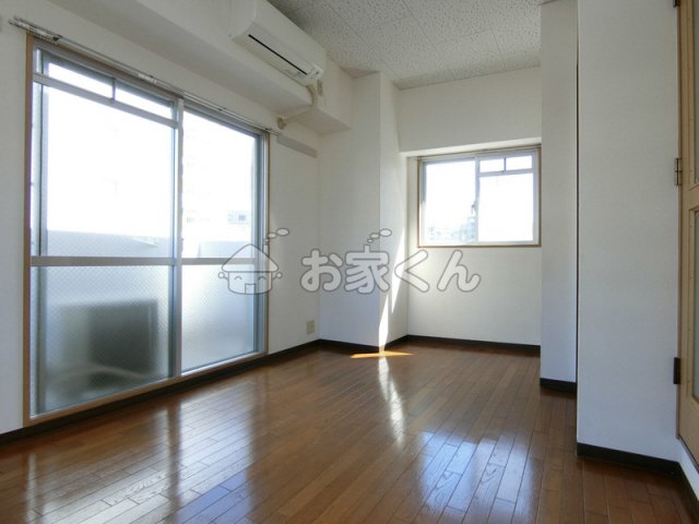 居室・リビング　室内