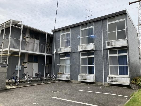 レオパレス富秋の建物外観