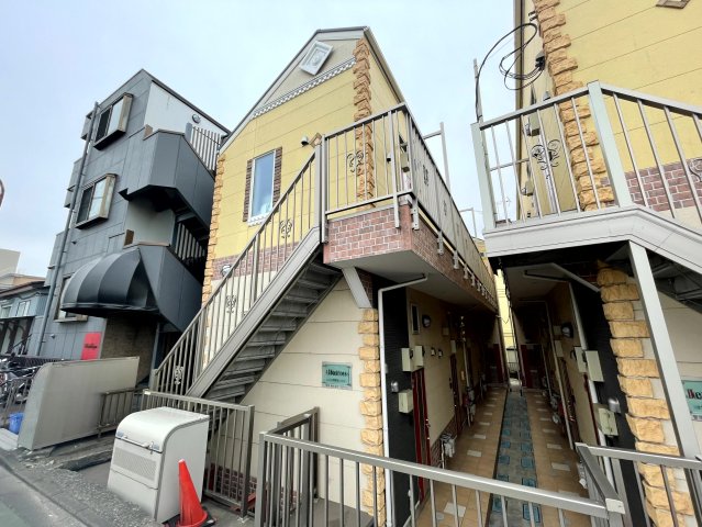 【川崎市多摩区布田のアパートの建物外観】