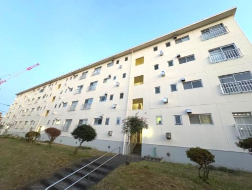 南長津田団地18号棟の建物外観