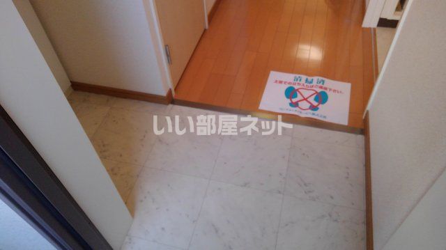 【和歌山市友田町のマンションの玄関】