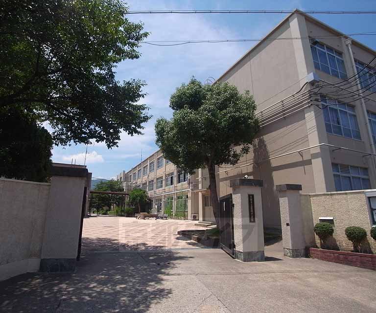 【京都市右京区嵯峨天龍寺瀬戸川町のマンションの中学校】