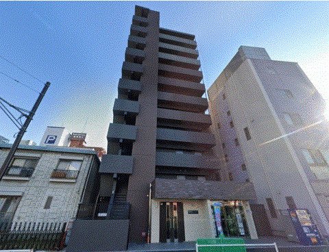 【横浜市磯子区西町のマンションの建物外観】