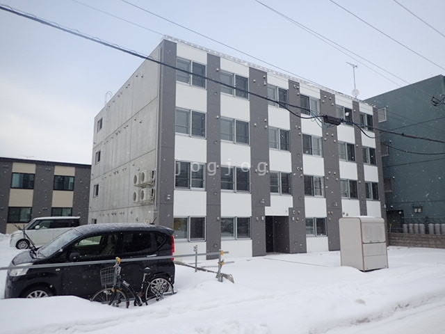 【札幌市北区北三十二条西のマンションの建物外観】