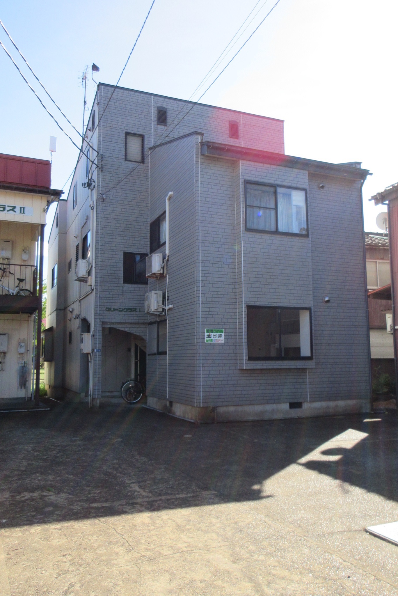 建物外観　各世帯駐車場1台付