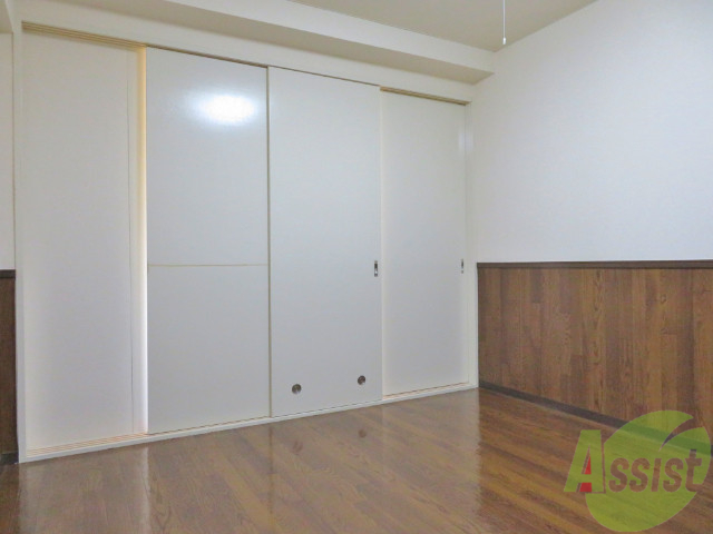 居室・リビング　６帖の洋室です。フローリングがきれいですね。