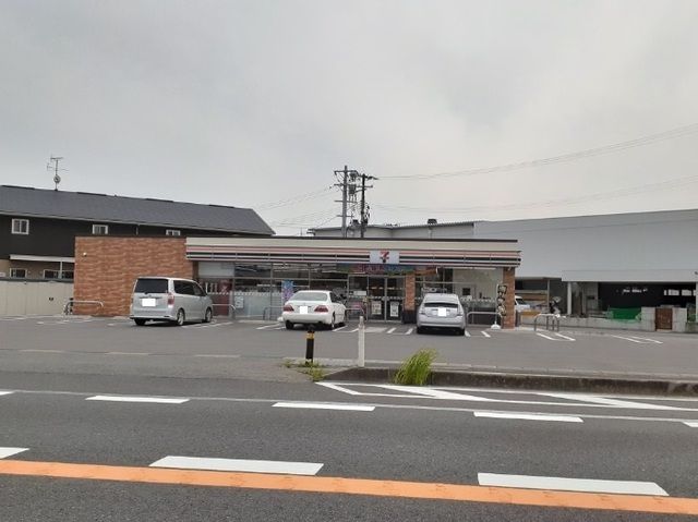 コンビニ　セブンイレブン原町日の出町店（コンビニ）まで300m