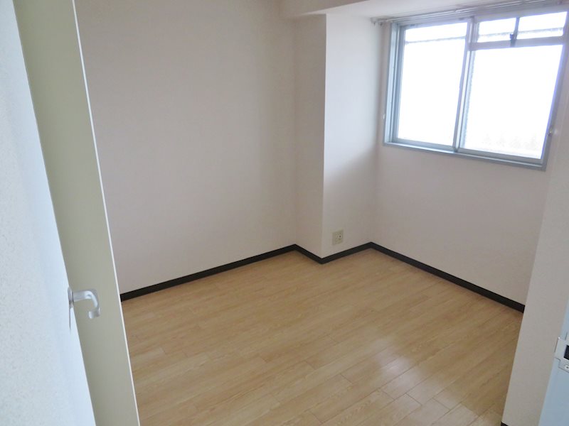 その他部屋・スペース　入ってすぐの洋室4.5帖