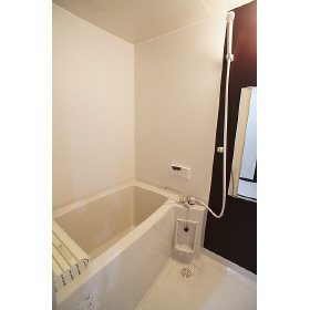 バス・シャワールーム　お風呂は広めの１２１６サイズ