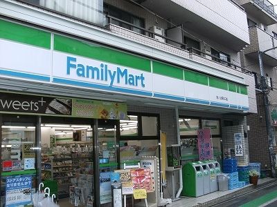 コンビニ　ファミリーマート世田谷淡島通り店（コンビニ）まで580m