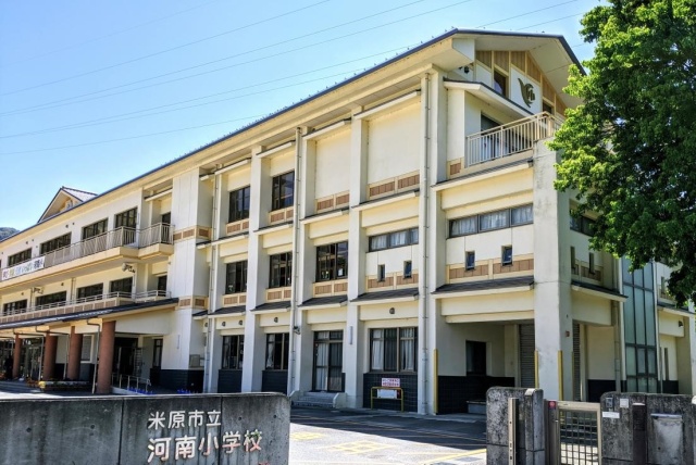 小学校　米原市立河南小学校（小学校）まで475m