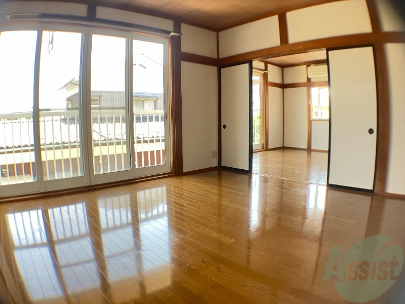 居室・リビング　こちらはお部屋のメインとなる洋室となります。