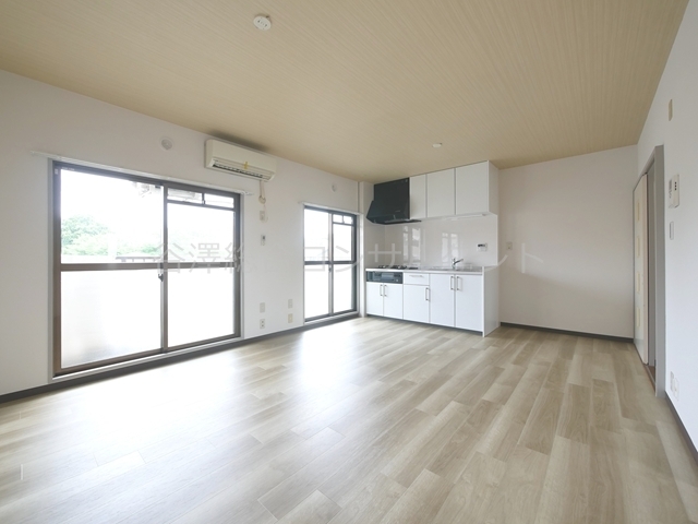 居室・リビング　リノベーションで広々ＬＤＫ