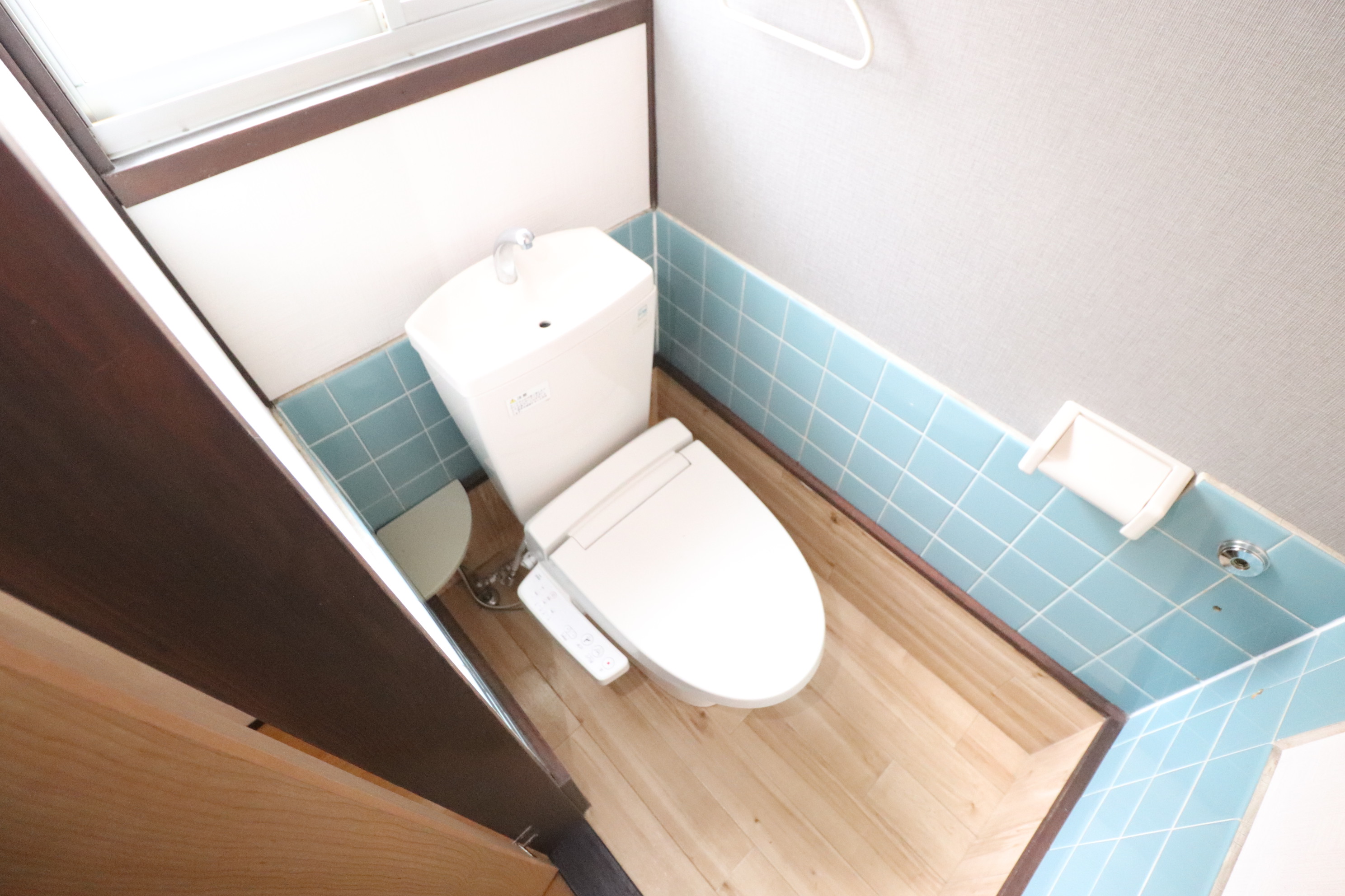 トイレ　トイレにも窓あり☆