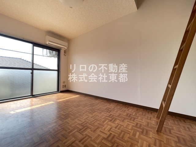 居室・リビング　窓から暖かな日差しが入ります♪