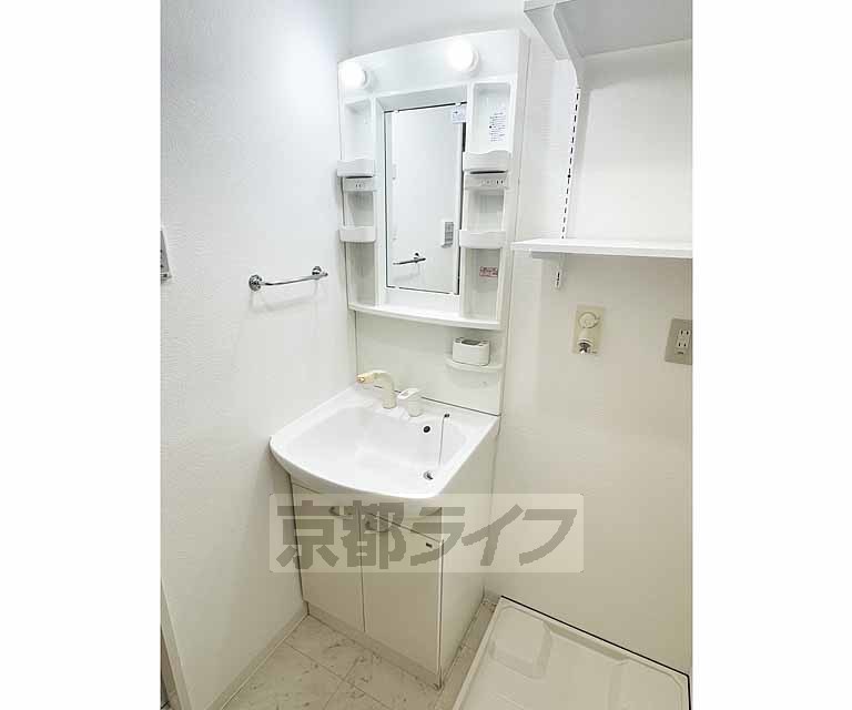 洗面設備　きれいな洗面台です・