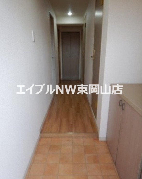 ネクスト倉田 西館の玄関写真