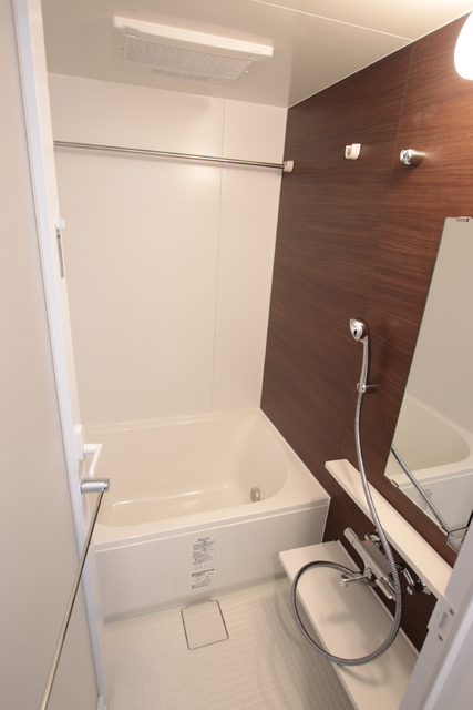 バス・シャワールーム　浴室（追焚き機能・浴室乾燥機能付き）