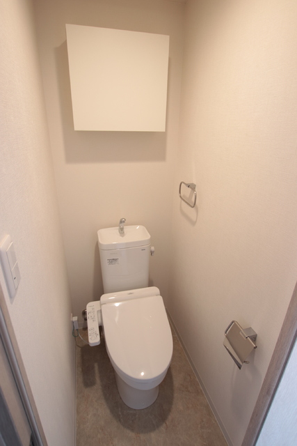 トイレ　温水洗浄便座付き