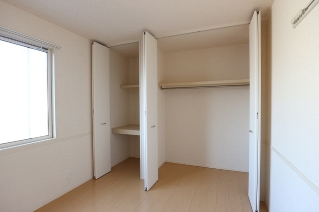 収納　洋室　収納