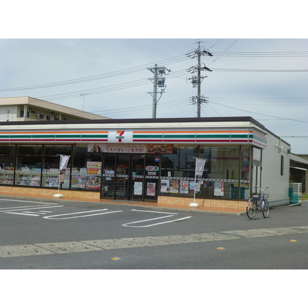 コンビニ　セブンイレブン津市一身田中野店（コンビニ）まで400m