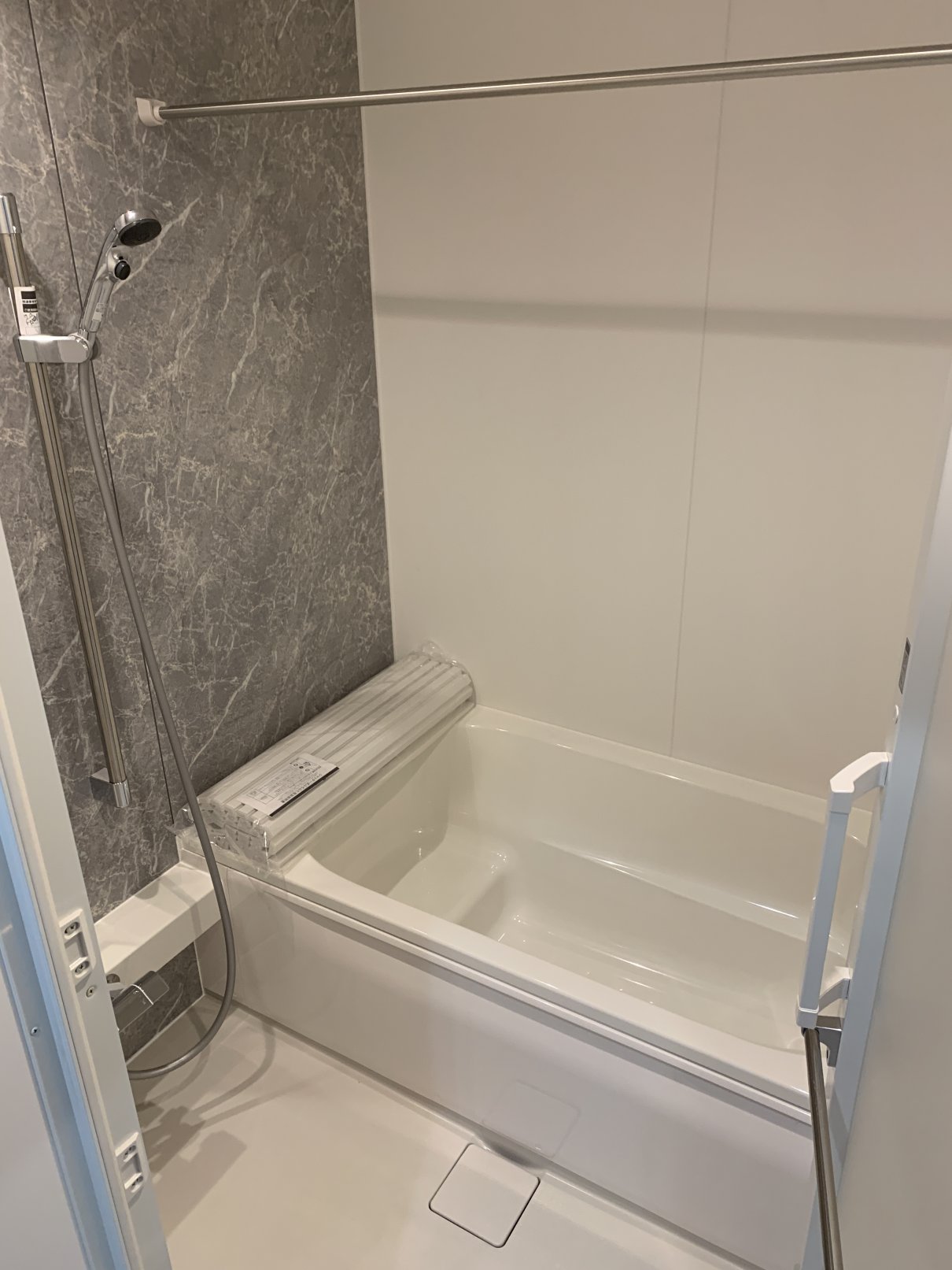 バス・シャワールーム　1坪タイプのお風呂　浴室換気乾燥機付