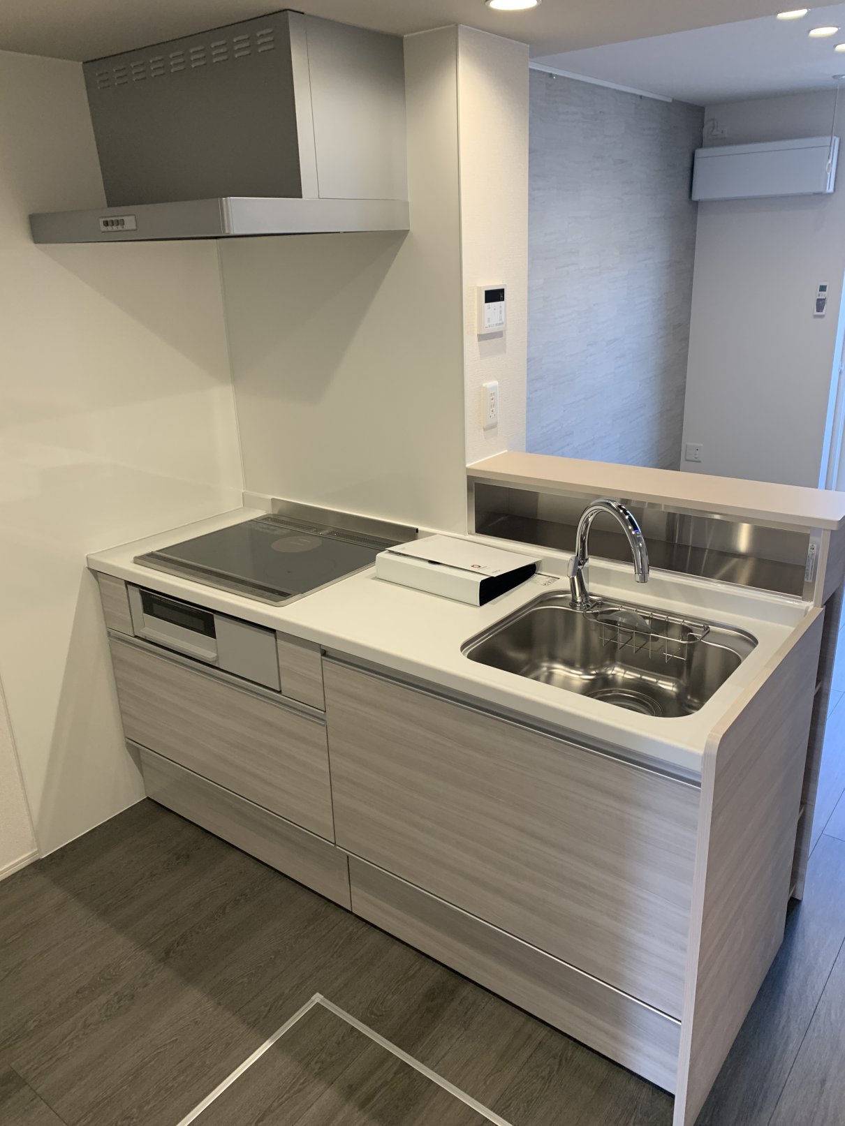 キッチン　対面キッチン(IHクッキングヒーター付のシステムキッチン)