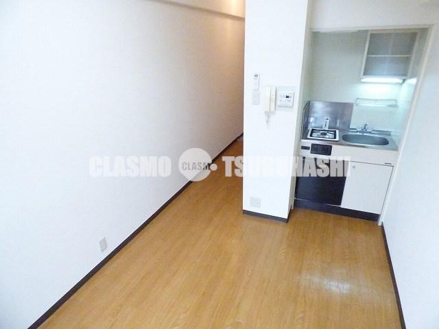 居室・リビング　日当たり良好明るいお部屋で気分もあがりますね♪