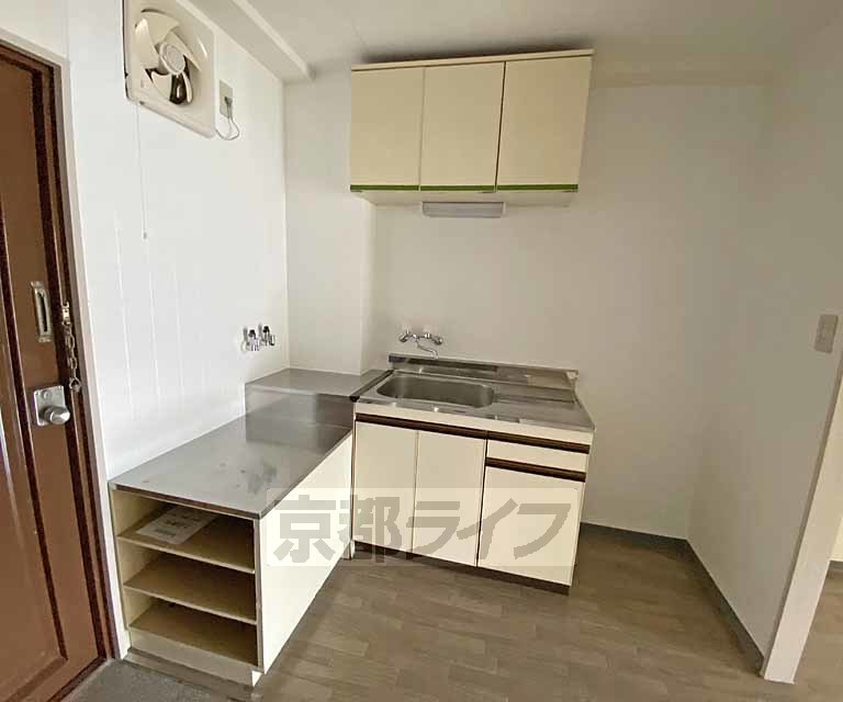 キッチン　収納たっぷりのキッチンです。